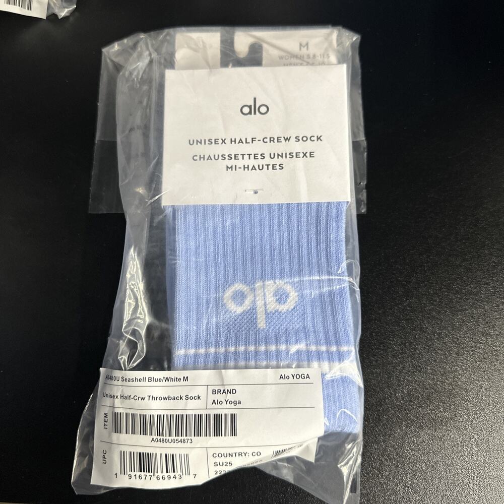 Alo Yoga Unisex Half-Crew Throwback Sock Seashell Blue-White Size Medium